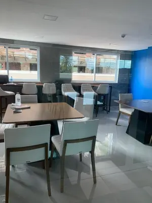 Uma área de estar em Studio Design II