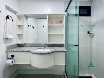 Uma casa de banho em Scala Residenza by Holiday Stays