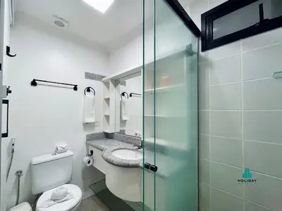Uma casa de banho em Scala Residenza by Holiday Stays
