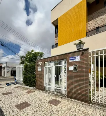O edifício onde o apartamento está situado