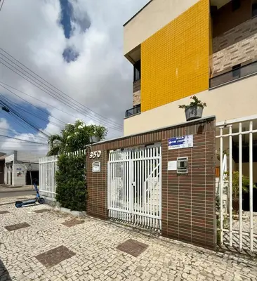 O edifício onde o apartamento está situado