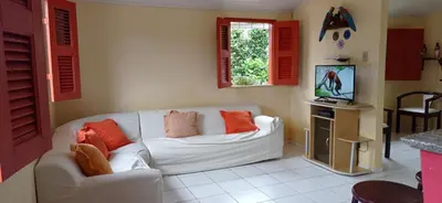 Uma televisão e/ou sistema de entretenimento em Casa na Serra