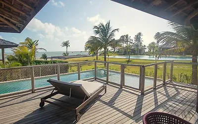 A piscina em ou perto de Family and Kitesurfing Paradise by the Sea