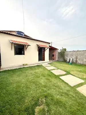 Um jardim no exterior de Casa por do sol Flecheiras