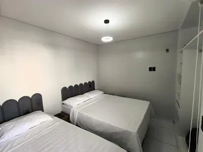 Uma cama ou camas num quarto em Ap 1 Quarto prox a feirinha, mercados e beira mar