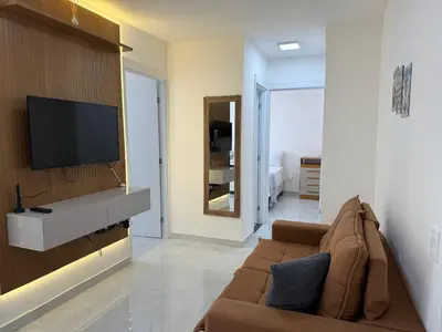 Uma televisão e/ou sistema de entretenimento em Hosts BR - Apartamentos Econômicos na Praia do Futuro