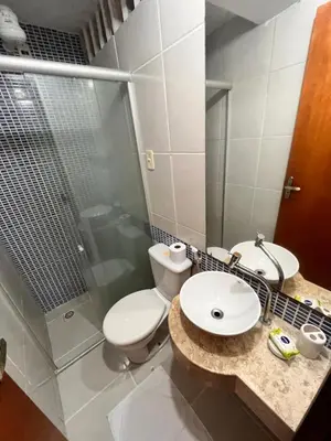 Uma casa de banho em Apto 2 quartos na Beira Mar