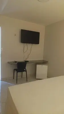 Uma televisão e/ou sistema de entretenimento em Pousada Use Sabor Caseiro