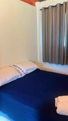Uma cama ou camas num quarto em chalé mares