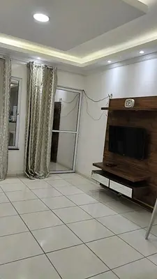 Uma televisão e/ou sistema de entretenimento em Garagem para 3 carros Morada Valentim é uma Casa dois quartos climatizada em Paracuru, 2 decks, piscina, portão automático, cerca elétrica com conforto e qualidade para você!