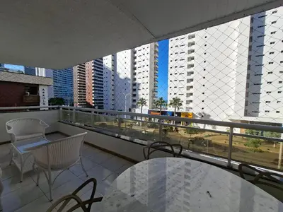 Uma varanda ou terraço em Marino Marine – Apartamento de 4 Quartos à Beira-Mar no Coração do Meireles