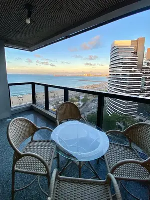 Uma vista do mar geral ou uma vista do mar a partir do apartamento