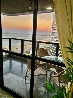 Uma vista do mar geral ou uma vista do mar a partir do apartamento