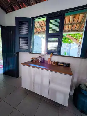 A cozinha ou kitchenette de Casa Mahalo - no centro de Cumbuco