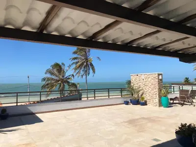Uma vista do mar geral ou uma vista do mar a partir do apartamento
