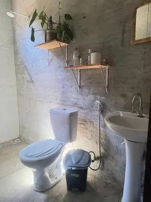 Uma casa de banho em Abrigo de Montanha Quixadá