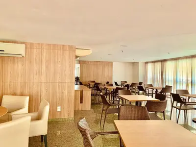 Uma área de estar em Aconchego nordestino em Fortaleza com o melhor de um resort