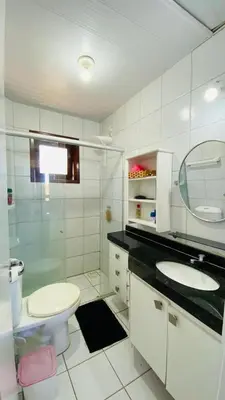 Uma casa de banho em Casa em condominio proximo ao beach park