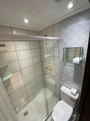 Uma casa de banho em APARTAMENTO 17º Andar Beira Mar com 2 QUARTOS