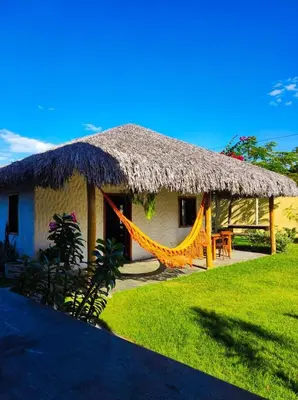 Um jardim no exterior de Suite com Ar e Wi Fi na Casa Full Hausi Fortim 01