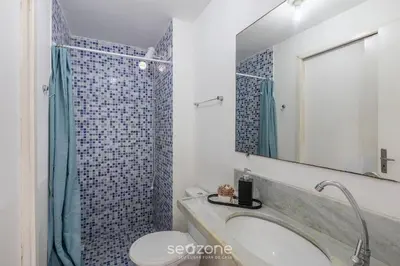 Uma casa de banho em Apto c/ 2 Quartos a 150 m da Praia KVD0201