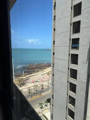 Uma vista do mar geral ou uma vista do mar a partir do apartamento