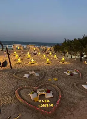 Uma praia em ou perto do apartamento