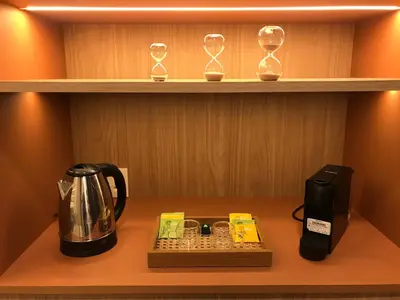 Comodidades para chá e café em Studio Rubi no Meireles próximo à Beira-Mar