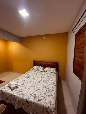 Uma cama ou camas num quarto em Suítes duplas e triplas com piscina em Fortim