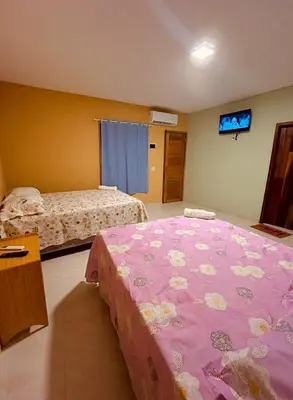 Uma cama ou camas num quarto em Suítes duplas e triplas com piscina em Fortim