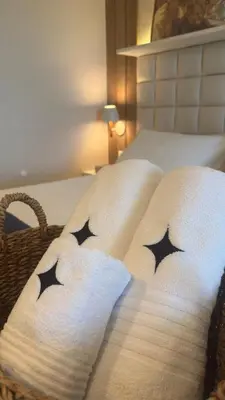 Uma cama ou camas num quarto em 6 hóspedes - GolfVille Resort - 6min do beach park