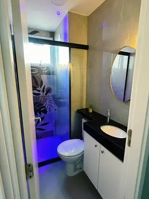 Uma casa de banho em Apartamento novo, com vista para o mar e pé na areia!