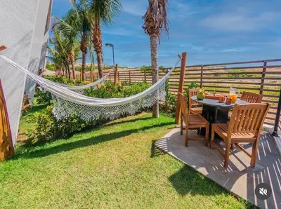 Um jardim no exterior de The Coral Resort Loft