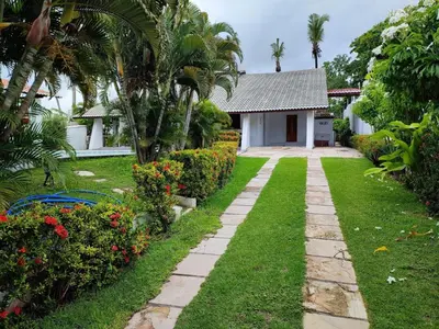 Um jardim no exterior de Cumbuco Pool Villa