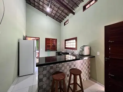 A cozinha ou kitchenette de Casa em Guaramiranga há apenas 5 minutos das cachoeiras
