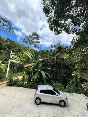 Um jardim no exterior de Casa em Guaramiranga há apenas 5 minutos das cachoeiras