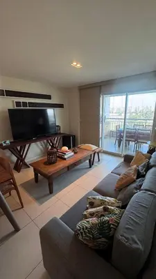 Uma área de estar em Apto Golf Ville resort com 3 suites