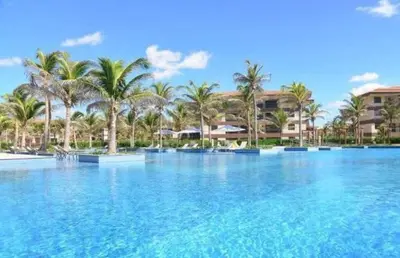 A piscina em ou perto de Mandara Lanai - Apto 101, bloco 12 - 2quartos, 3 wcs - Porto Dunas, pé na areia