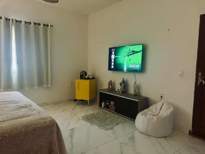 Uma televisão e/ou sistema de entretenimento em Casa Garrote