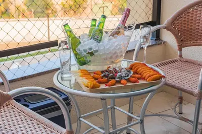 Bebidas em Studio no Porto das Dunas vista mar e Beach Park!
