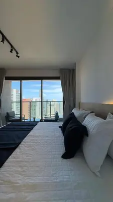 Uma cama ou camas num quarto em Studio completo a passos da Beira Mar no Meireles