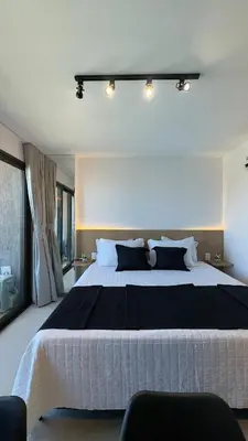 Uma cama ou camas num quarto em Studio completo a passos da Beira Mar no Meireles