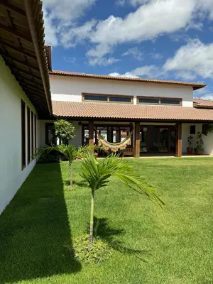 Um jardim no exterior de Casa Carrara