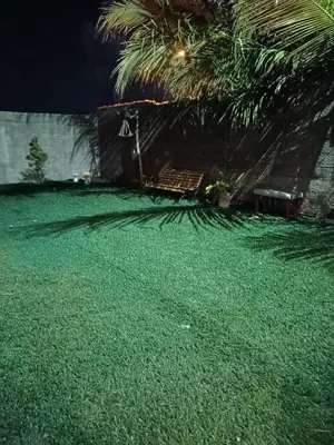 Um jardim no exterior de Casa