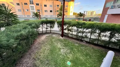 Um jardim no exterior de Beach Way Porto das Dunas