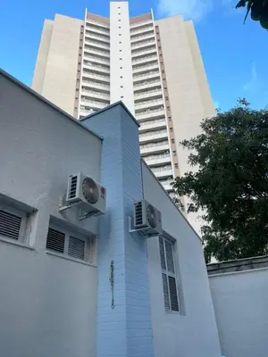 O edifício onde o hotel está situado