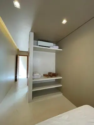 Uma cama ou camas num quarto em Casa nova em condomínio com acesso à praia