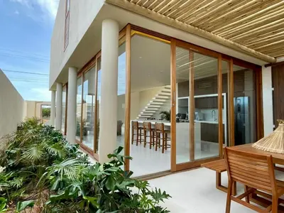 Uma varanda ou terraço em Casa nova em condomínio com acesso à praia