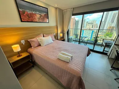 Uma cama ou camas num quarto em Studio 500m da Praia - Piscina com Vista Incrível