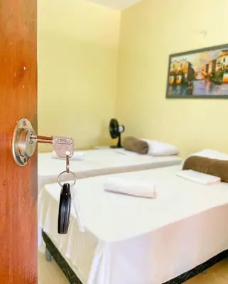 Uma cama ou camas num quarto em Pousada Santa terezinha